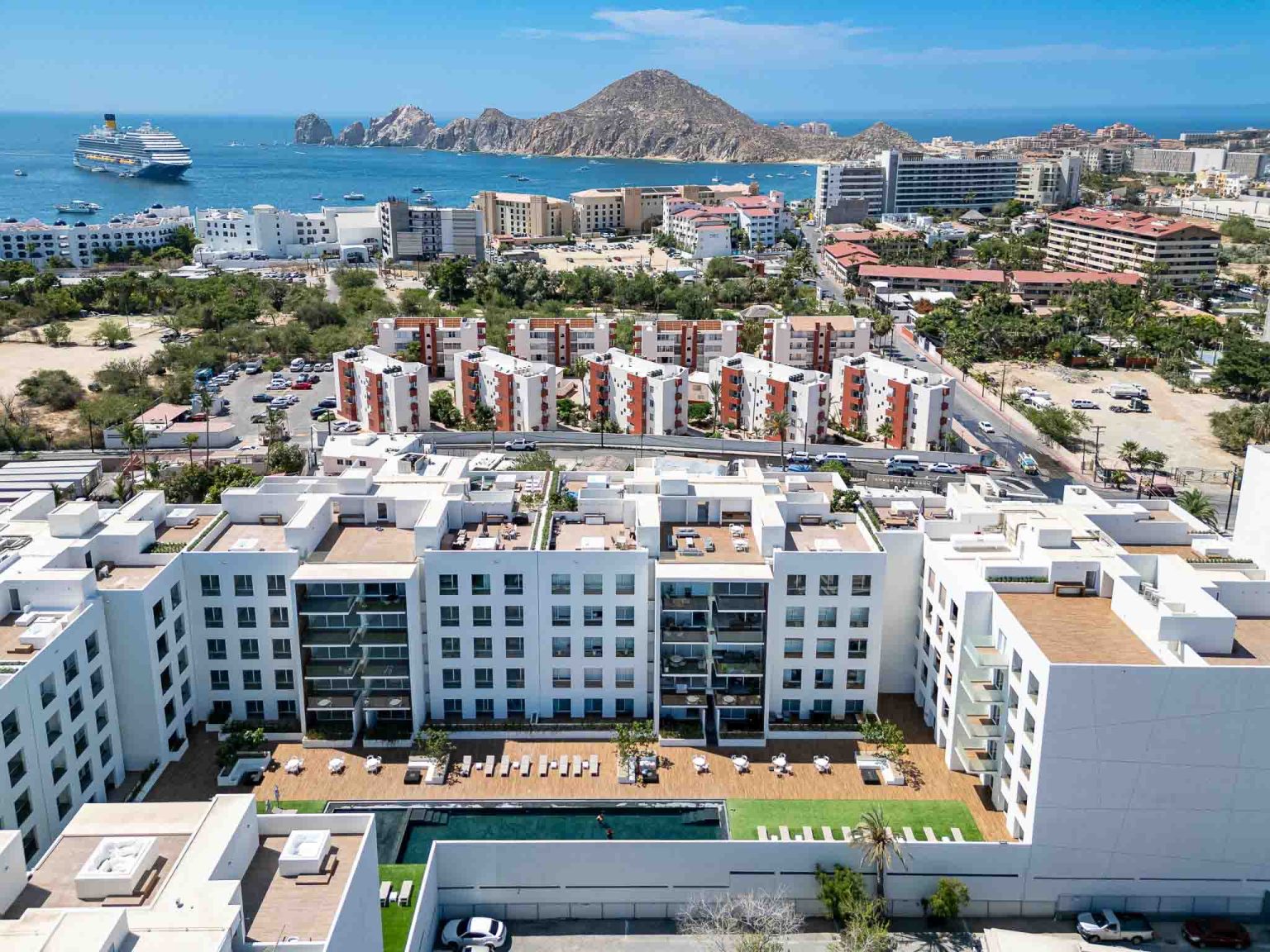Foto de dron de departamentos en Los cabos Foto de real estate y arquitectura