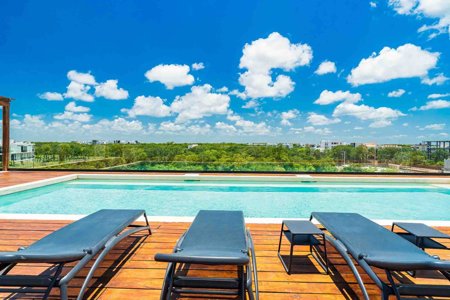 Foto de alberca en la Riviera Maya, Foto de Airbnb en Tulum Foto de real estate y arquitectura
