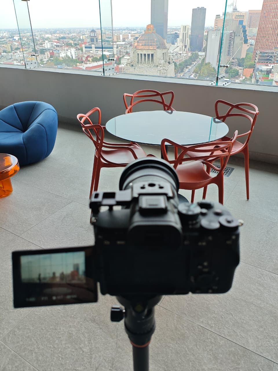 Fotogravia y video en CDMX Tomando fotos en el monumentoa ala revolucion
